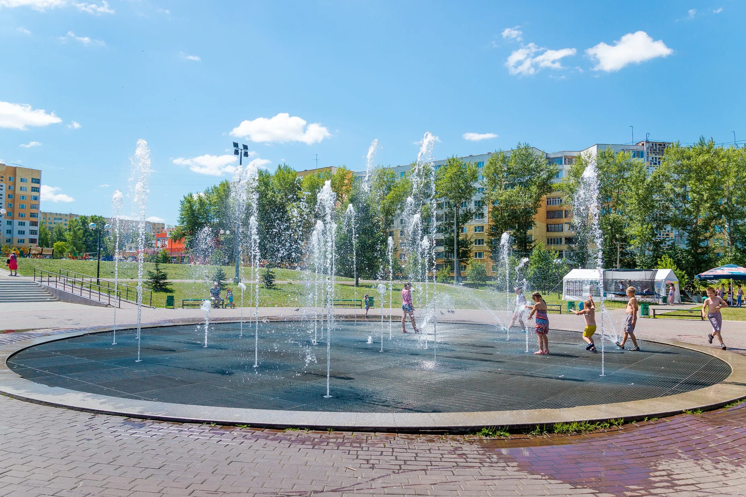 Парк Светотехстрой Саранск. Фонтан Торнадо Саранск. Саранск Светотехстрой фонтан. Фонтанная площадь Саранск. Новые объявления саранск