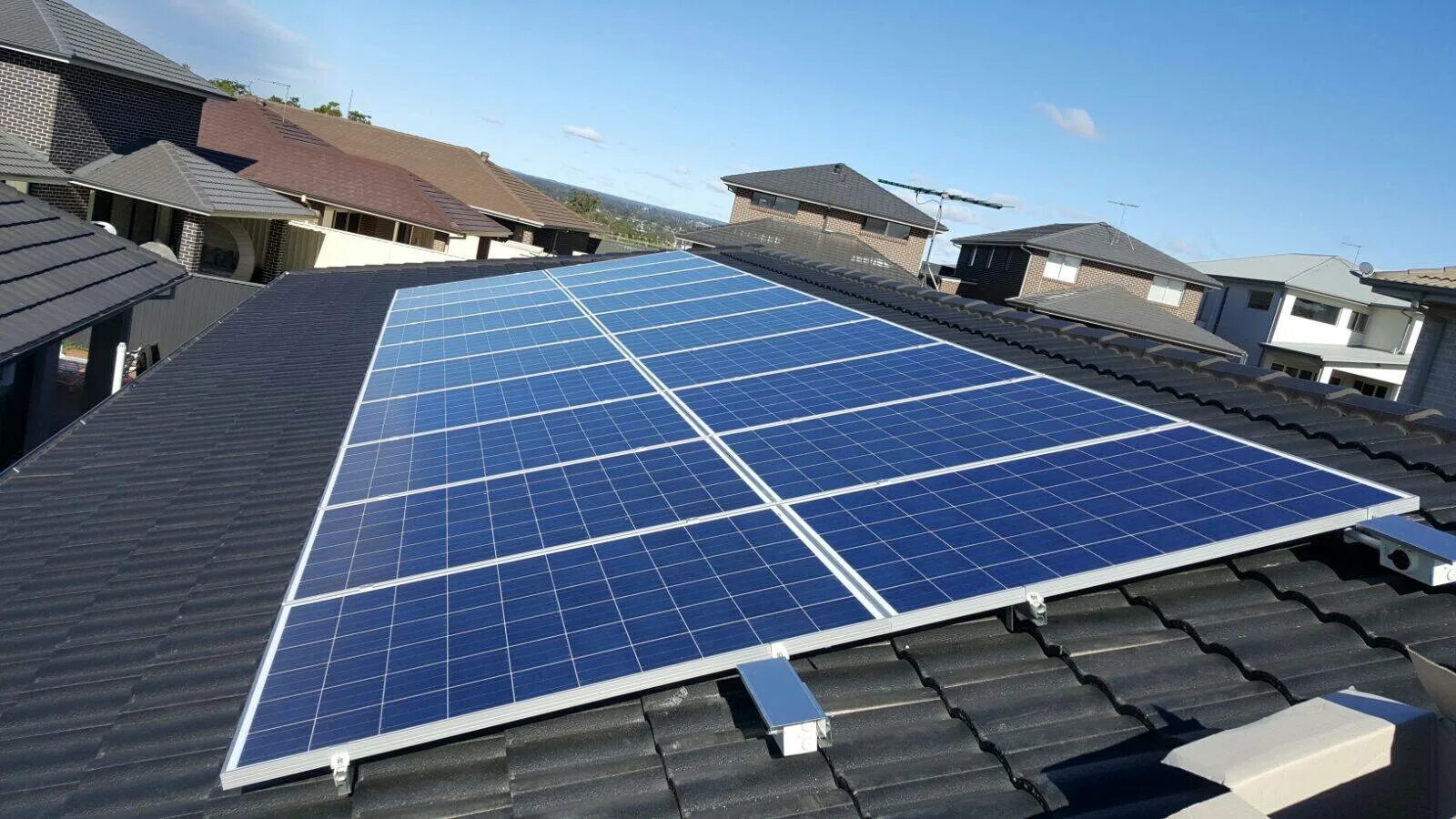 Солнечные панели 540wt. Green Solar 200 л. Солнечная панель Industrial upgrade. Дом с солнечными панелями. Срок службы солнечных