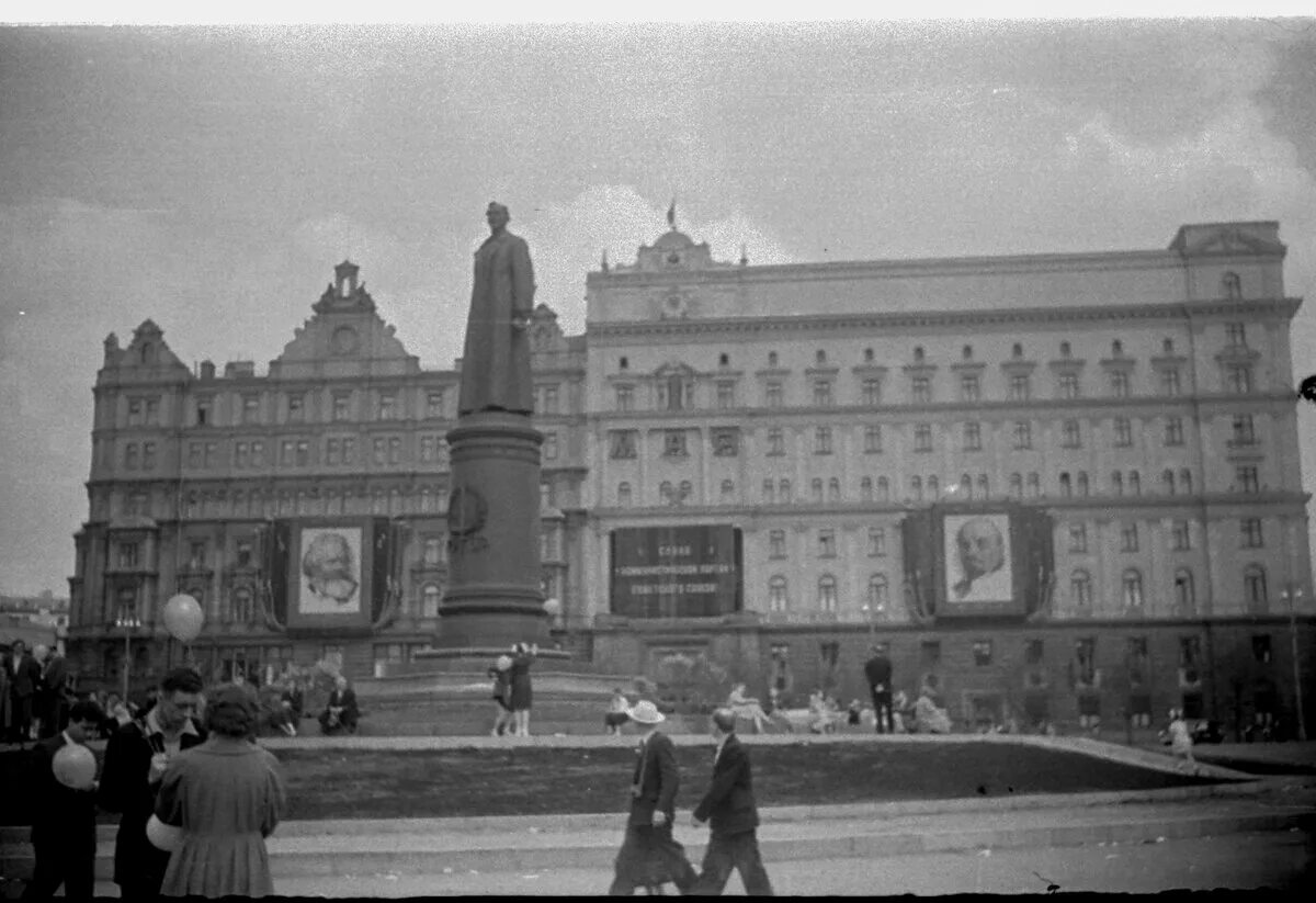 Здание КГБ на Лубянке. Здание ОГПУ на Лубянке 1937. Лубянская площадь здание КГБ. Старое здание КГБ на Лубянке. Город первая ы