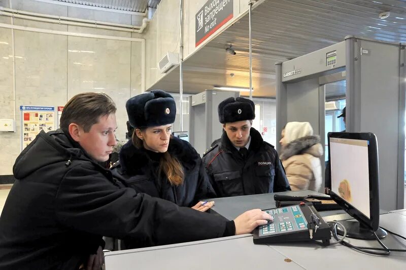 Линейный отдел телефон. Полиция на Савеловском вокзале. Линейный отдел полиции в метро. Сотрудники полиции Савеловского вокзала. Линейный отдел полиции Курский вокзал.