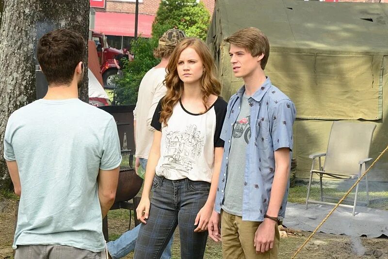 под куполом сериал 2013–2015. под куполом хантер. майк фогель. мэл гибсон безумный макс 3. безумный макс 3: под куполом грома 1985 мэл гибсон.