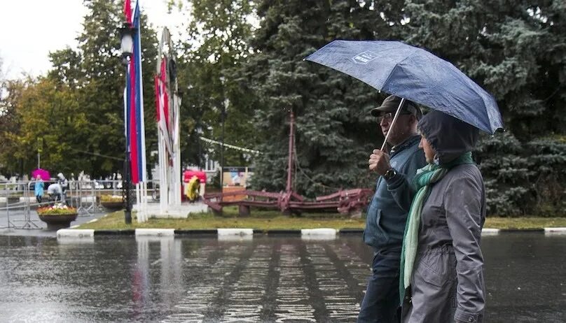 Идет ли сейчас дождь. Ульяновск дождь. Дождливо в городе. Сентябрь дождь. Сильный дождь в сентябре.