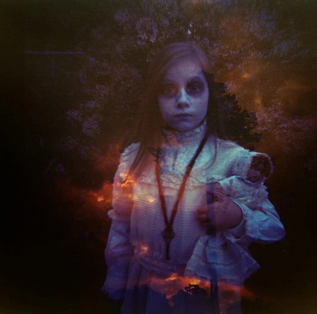 Девочка была ужасная. Девочка была ужасная. Девочка была ужасная. Детская фотосессия в стиле ужасов. Призраки в коннектикуте 2009.