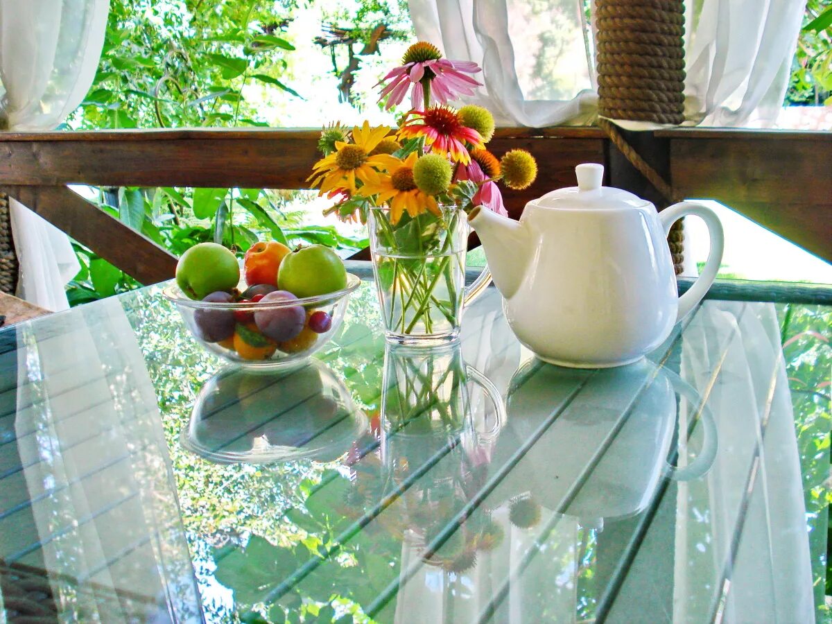 Чай уют. Уютные весенние цветы. Уютное чаепитие. Уютный подоконник с растениями. Уютная чашка.