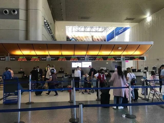 аэропорт новосибирск толмачево внутри аэропорта. стойки регистрации в аэропорту толмачево. аэропорт толмачево внутри s7. терминалы s7 в толмачево. аэропорт толмачево регистрация.