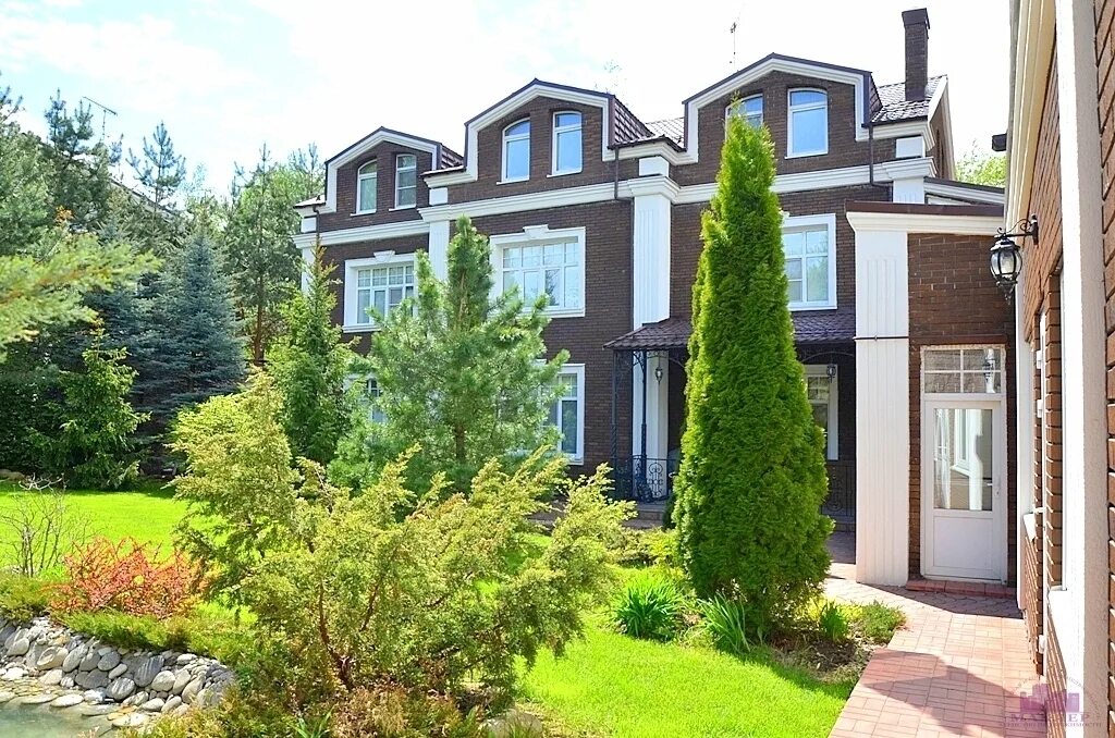 Участок 700 квадратных метров. М. Кп бузаево 1. Двухэтажный коттедж. Дом 200 соток 700 кв.