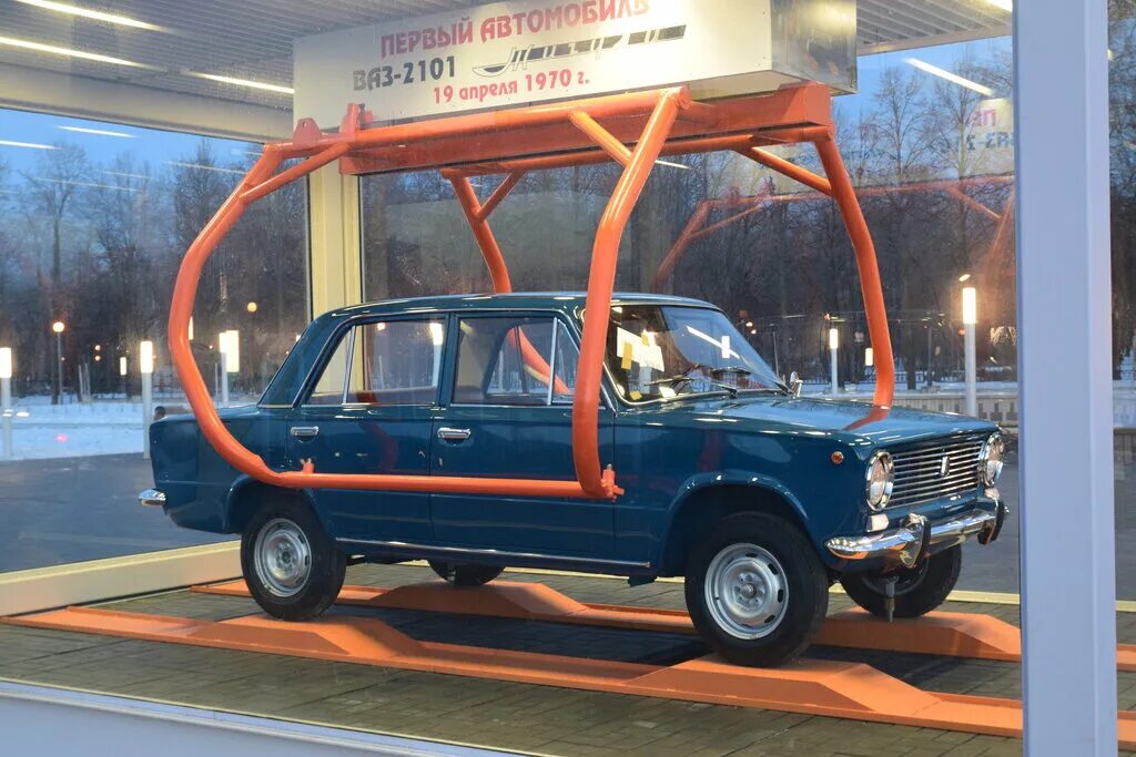 открытки с первым апреля. первые жигули ваз 2101. авто с 1 апреля 2024. памятник ваз 2101 в тольятти. авто с 1 апреля 2024.