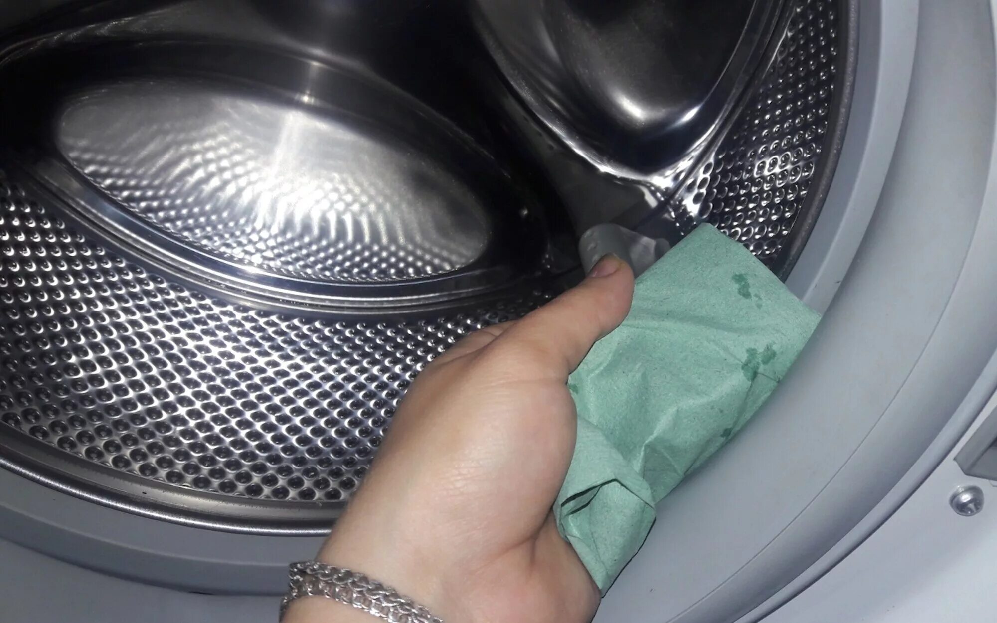Чем почистить барабан стиральной машины