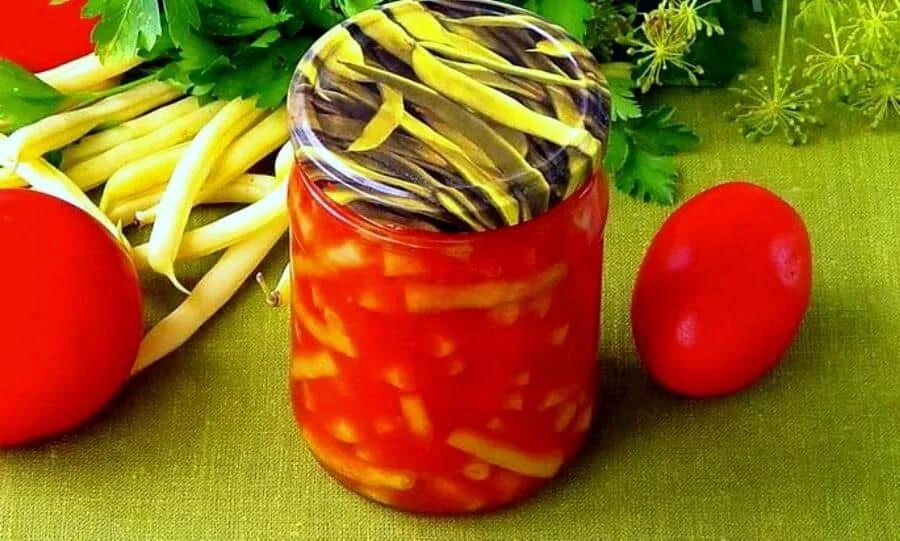 Фасоль на зиму вкусно. Спаржевая фасоль консервированная. Консервирование спаржевой фасоли на зиму. Стручковой фасоли на зиму. Спаржевая фасоль заготовка на зиму.