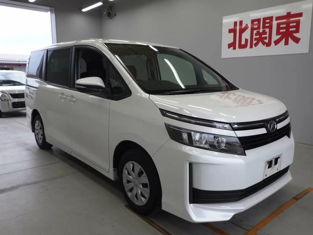 Купить авто в японии самому без посредников. Тойота Вокси 2022. Toyota Noah g 2021. Минивэн Тойота Ren. Авто с аукционов Японии.