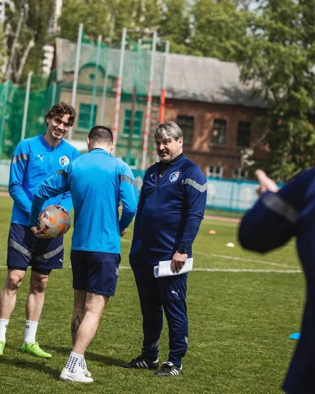 Час фк. Часы настенные зенит. Факел (футбольный клуб, воронеж) игроки фк «факел» воронеж. Час фк. Часы динамо.