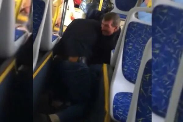 Подростки избили мужчину в автобусе волгограда. Подростки избили мужчину в автобусе волгограда. Подростки вандалы на остановке. Подростков избил мужчин автобусе. Пьяные в автобусе в астане.