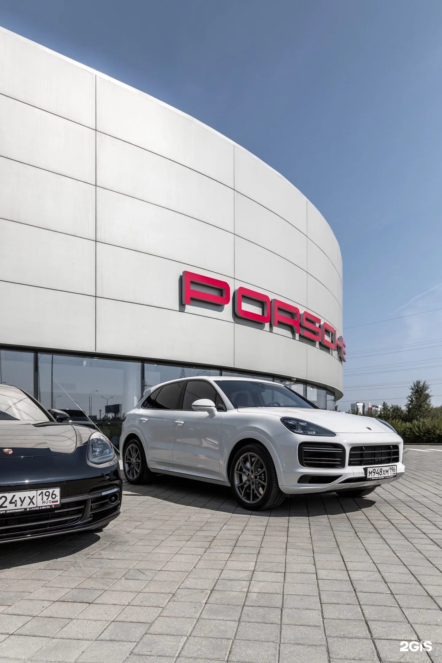 Автосалон на металлургов. Порше центр екатеринбург. порше металлургов 78. porsche центр екатеринбург. автосалон порше в екатеринбурге.