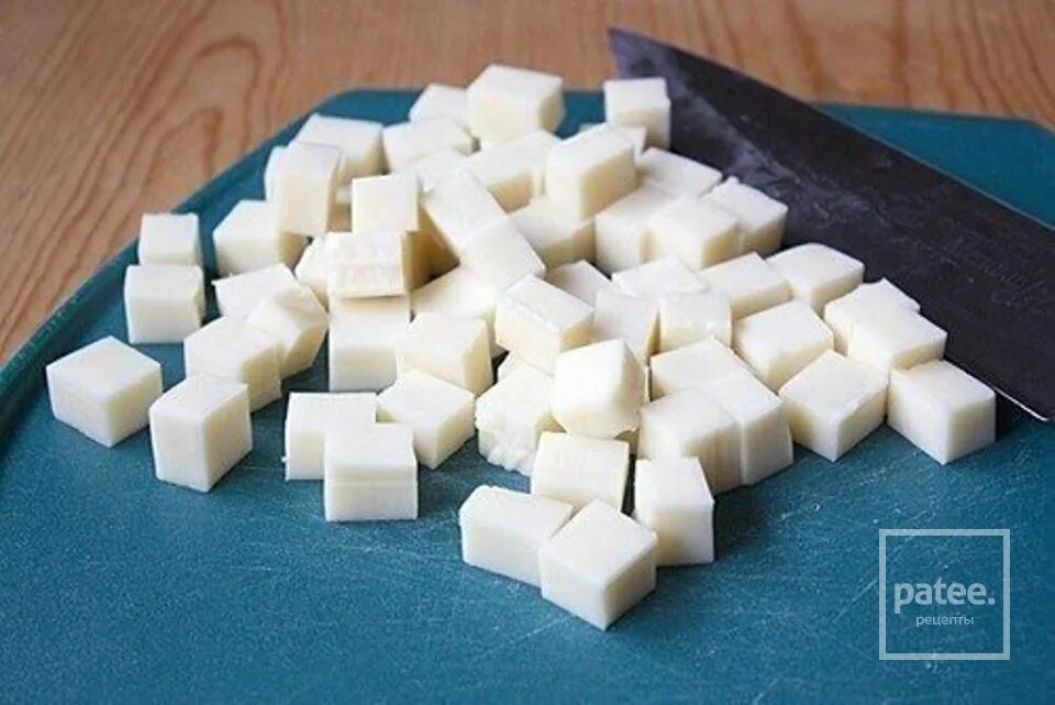 Сыр кубиками. Моцарелла кубик. Сыр моцарелла кубикамb. Сыр кубиками нарезка.