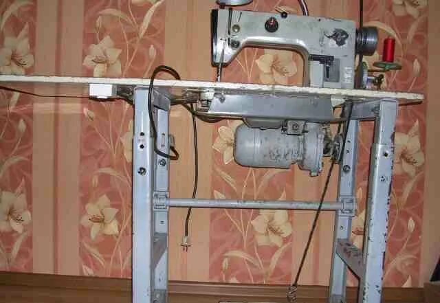 Швейная машинка 1022. Промышленная швейная машина Советская 1022. Электродвигатель для швейной машины 1022м. Промышленная швейная машина 1022 класса с шаговым двигателем. Промышленная швейная машинка Подольск 1022.