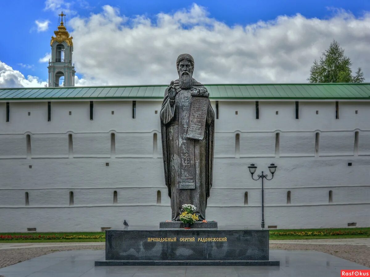 Памятник радонежскому сергиев посад. Задонск памятник сергию радонежскому. Сергиев посад лавра памятник сергию радонежскому. Троице-сергиева лавра памятник сергию радонежскому. Памятник преподобному сергию радонежскому в сергиевом посаде.