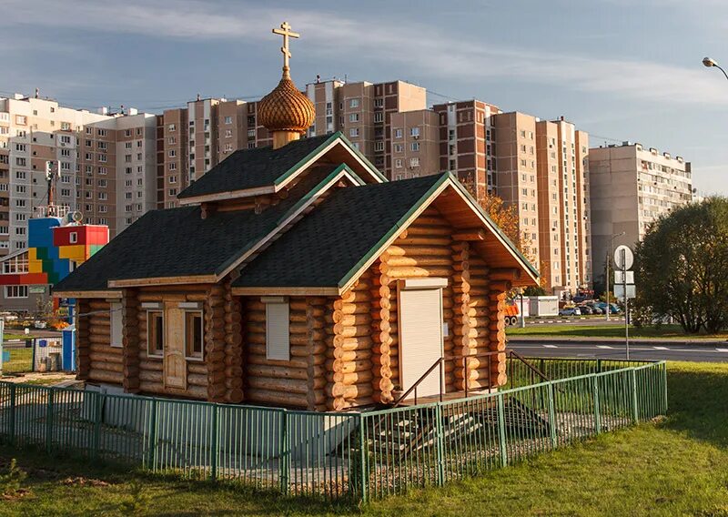 Бутово это москва. Церковь Северное Бутово. Район Северное Бутово. Храм Северное Бутово деревянный. Храм Дмитрия Донского в Северном Бутово.