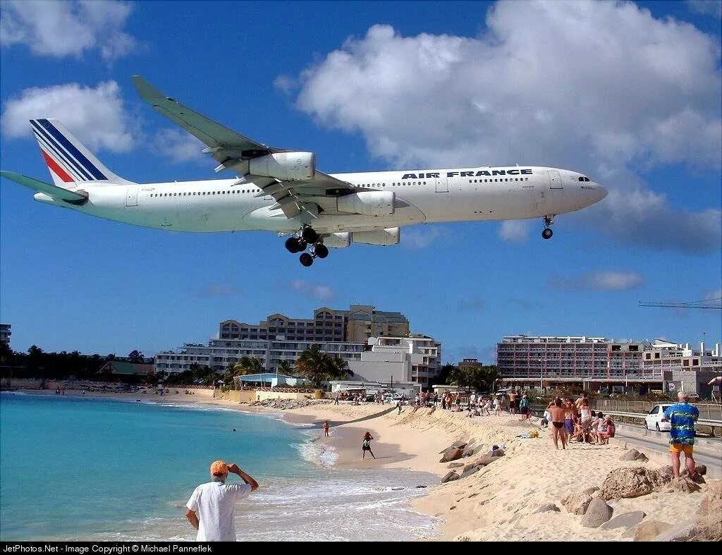 Самолет в доминикану. Самолет над морем. Самолеты доминикана? москва доминикана. Сен мартен. Москва доминикана самолет.