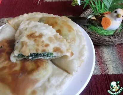 Чебуреки с яйцом и зеленым луком