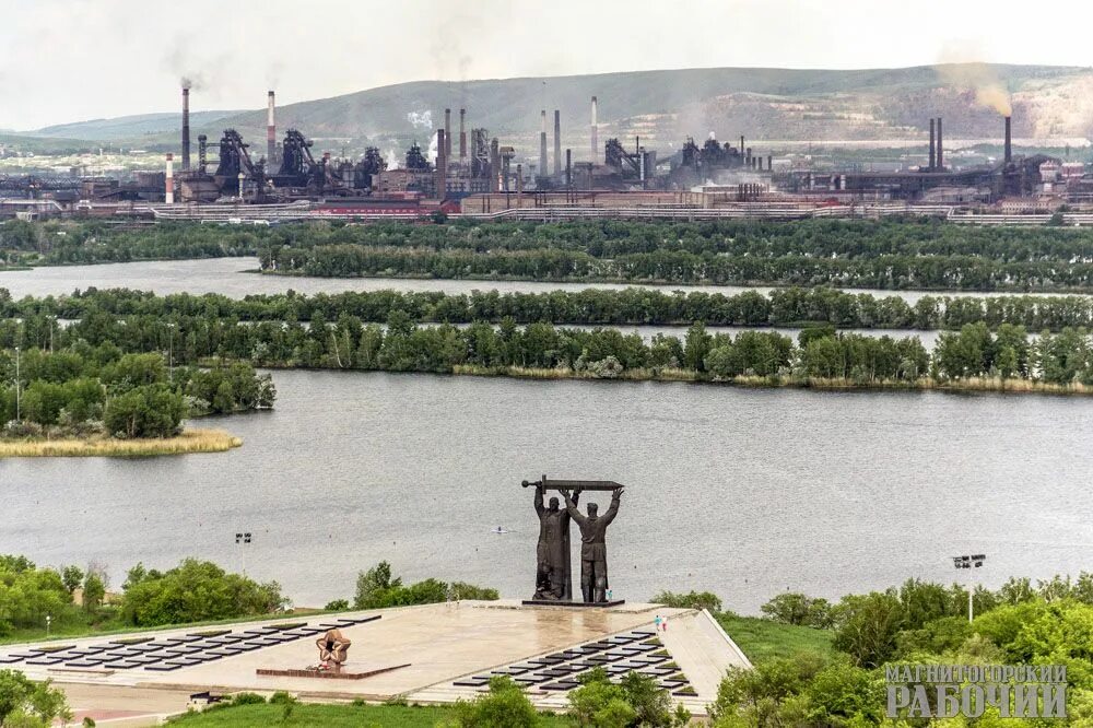 Магнитогорск уральский город. Металлургический завод Магнитогорск. Магнитогорский металлургический комбинат ("Магнитка"). ММК комбинат Магнитогорск. Магнитогорский металлургический комбинат вид сверху.