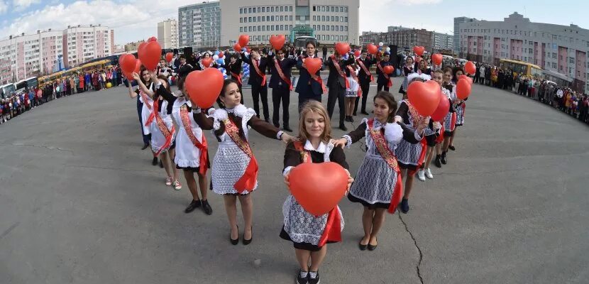 Последний звонок 11 школа новый Уренгой. Последний звонок Звёздный новый Уренгой. Выпускной недорого Слава. Анонимный звонок в новом Уренгое 8 школа.