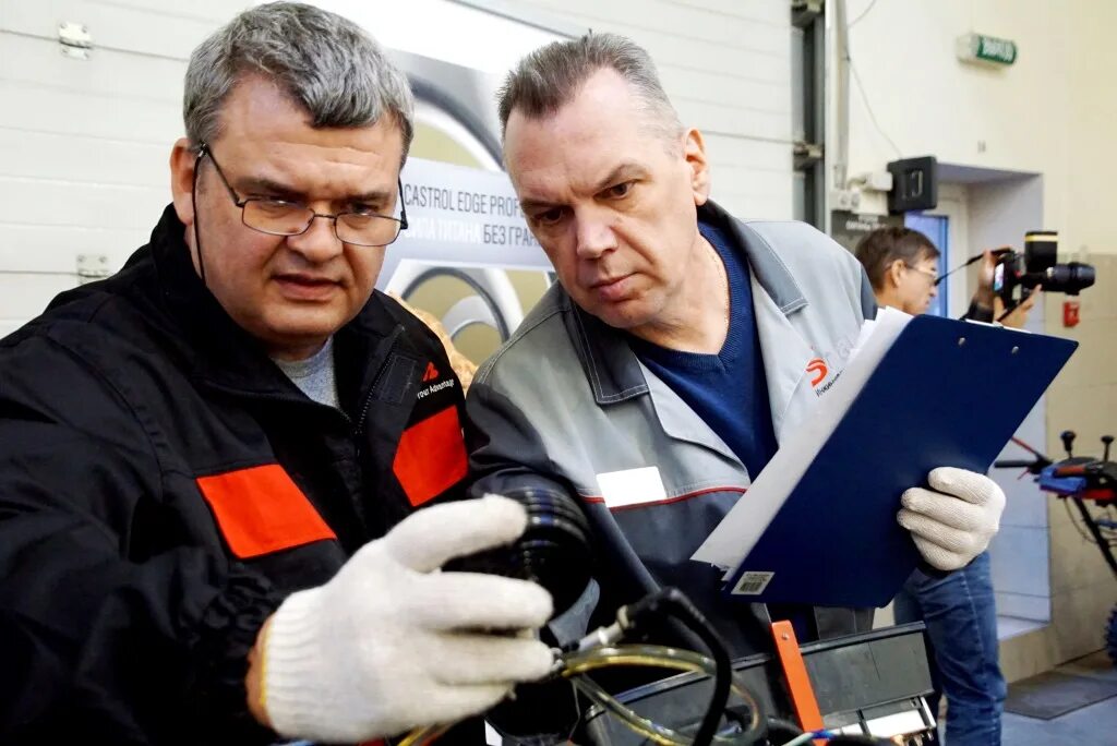 Инжиниринговый центр смарт. Smart инжиниринговый центр. роснефть автомеханик. роснефть автослесарь.