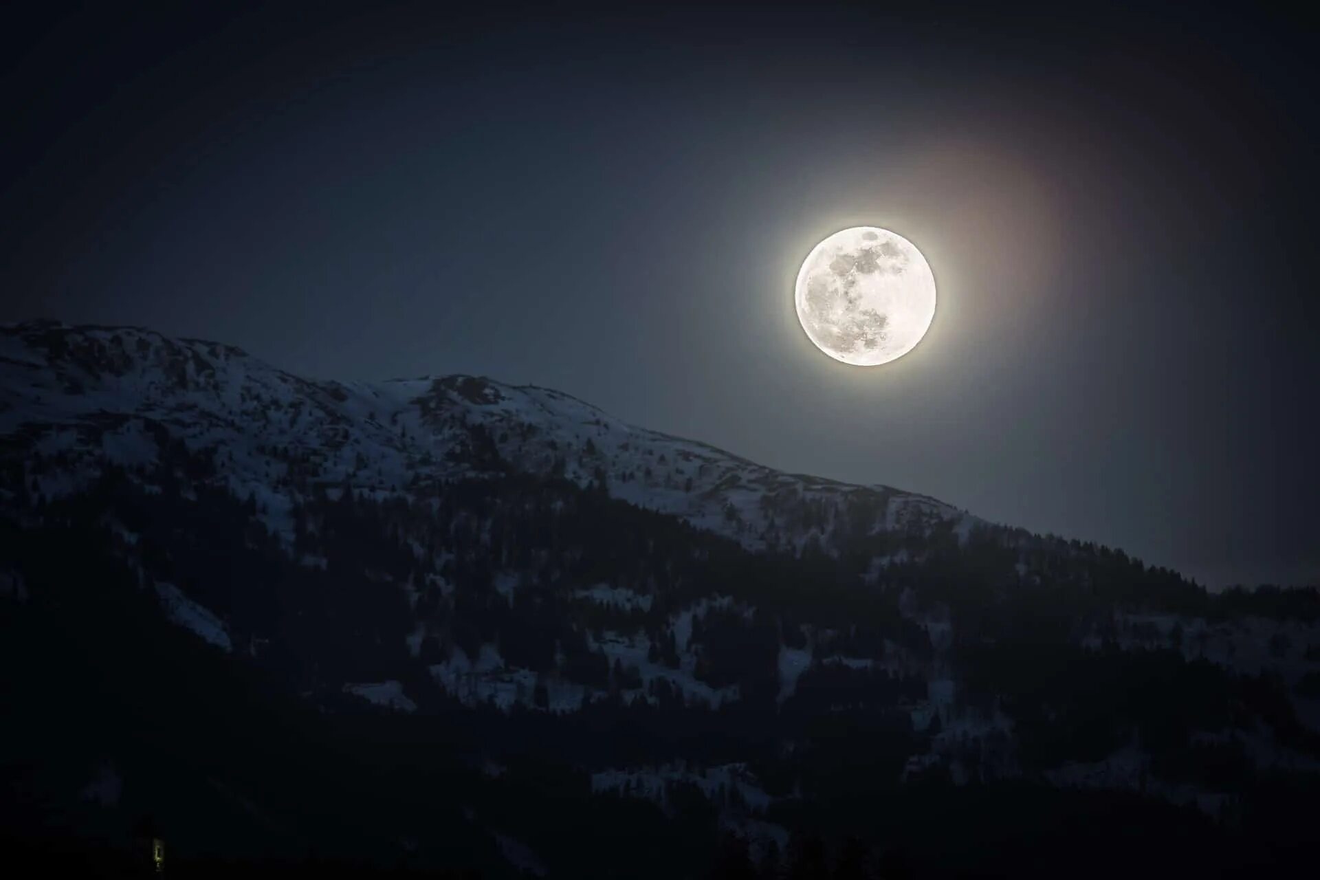 Полнолуние. Фото Луны. Полная Луна. Полнолуние в горах.