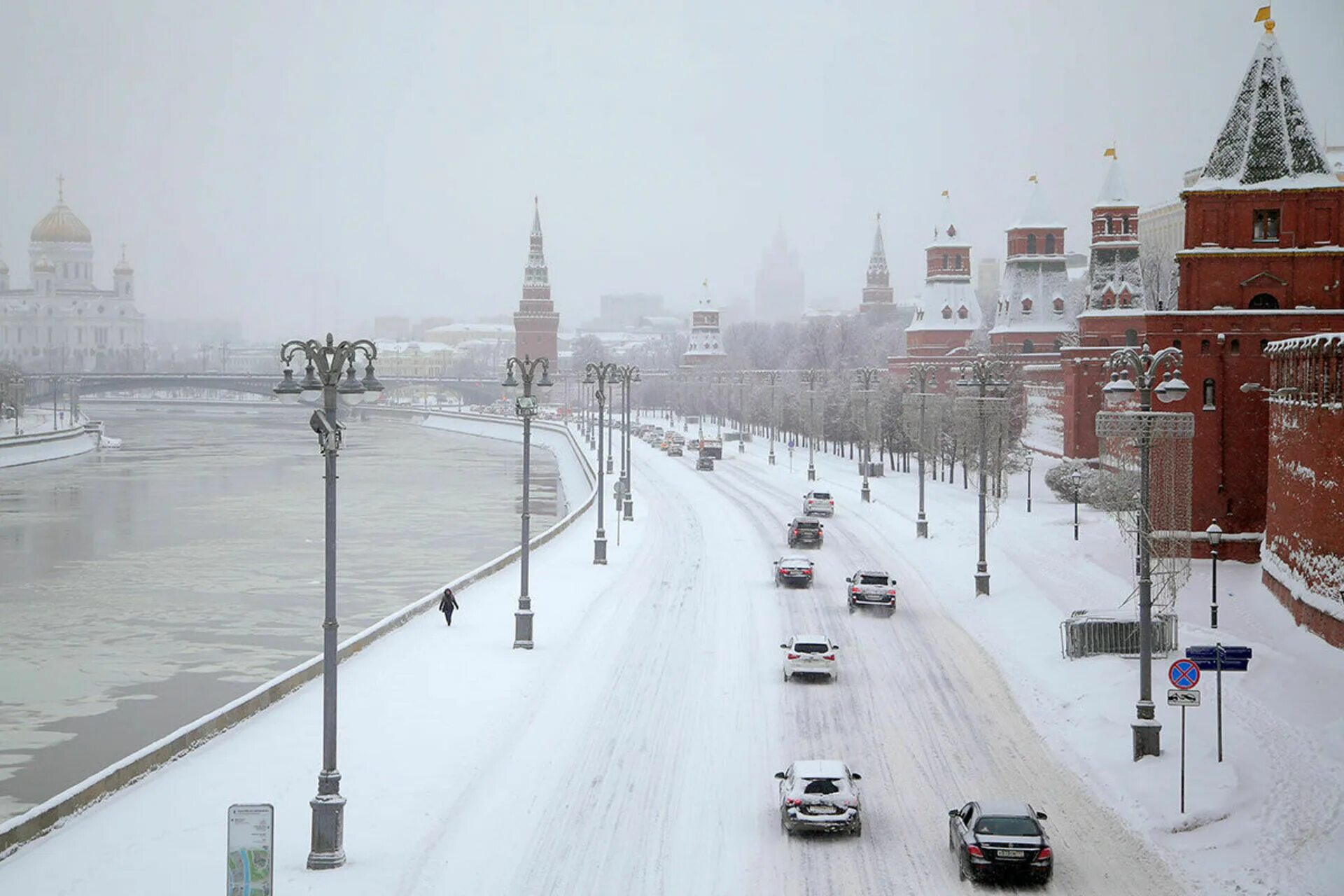 Каким будет январь в москве. Снежный Покров в Москве. Зима в Москве. Москва зимой. Снег в Москве.