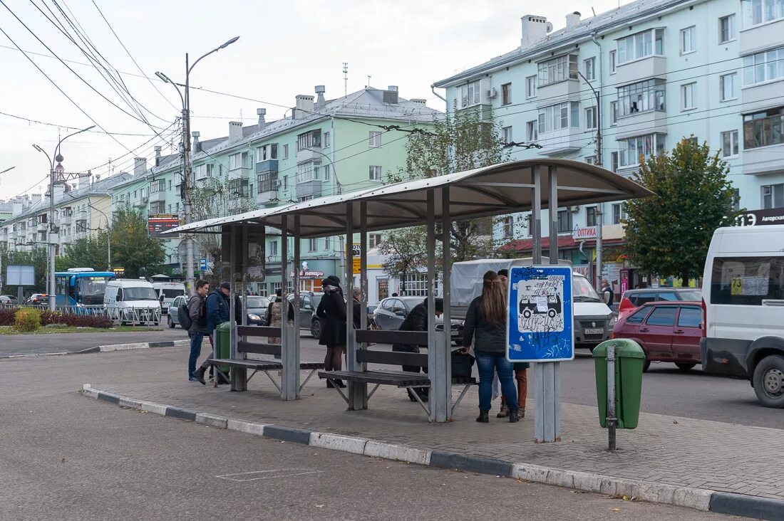 Российский остановиться. Автобусная остановка в Рязани. Остановка площадь Ленина Рязань. Остановка в России. Российская остановка.