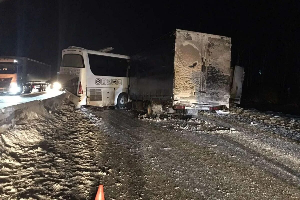 ДТП С автобусом на трассе м7. Авария в Нижегородской области. ДТП В Нижегородской области вчера. 20 декабря 2016 г