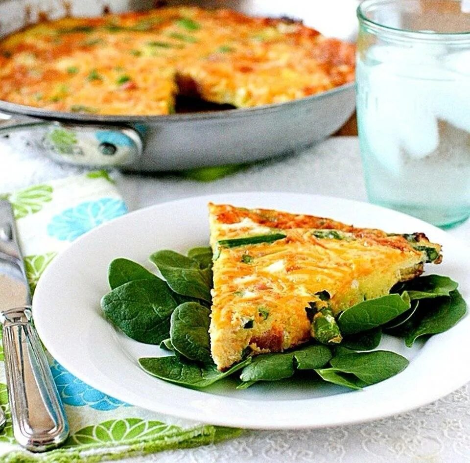 Пицца фриттата с цуккини. Итальянская фриттата с помидорами черри. Омлет на ужин. Фриттата ди вердура. Омлет на завтрак.
