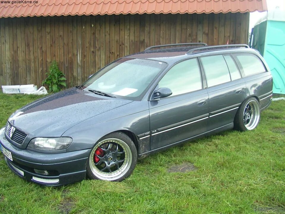 Тюнинг опель омега б. Opel Omega b Caravan. Opel Omega Caravan 1990. Opel Omega Wagon. Опель Омега б 1995 универсал.