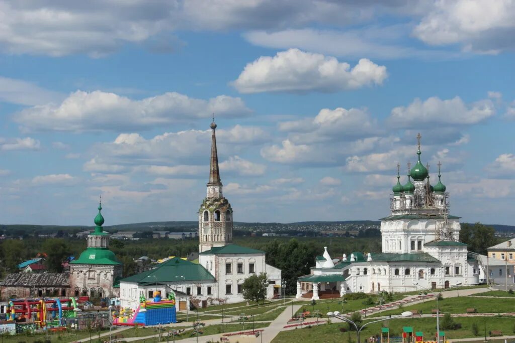 Соликамск большой город. Город Соликамск Пермский край. Достопримечательности Соликамска Пермский край. Город Соликамск Соборная площадь.