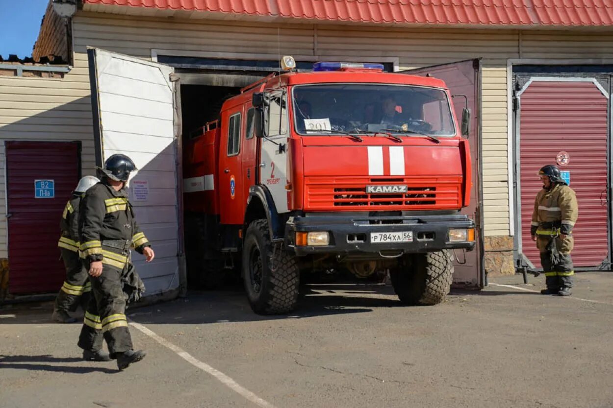 пожар г ясный оренбургской области 2. мчс ясная. сообщение о горящей сибири. пожар в селе новотроицкое. горит сибирь лонгрид.