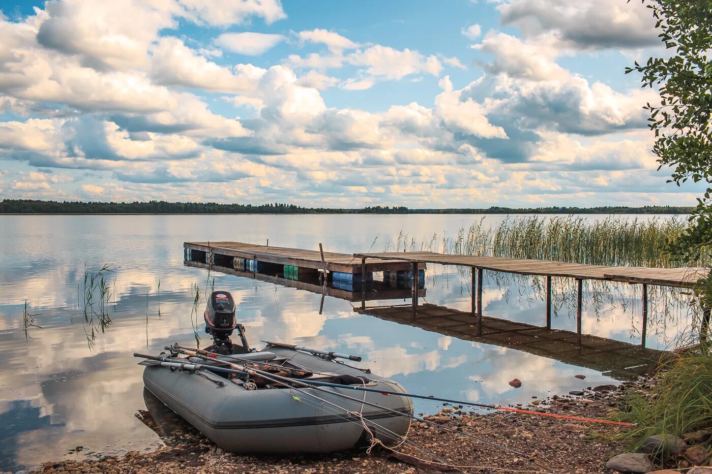 Озеро Меглино Новгородская область. Озеро Меглино Мошенской район. Озеро Меглино Новгородская область рыбалка. Озеро Пирос Новгородская. Лодки новгородская область