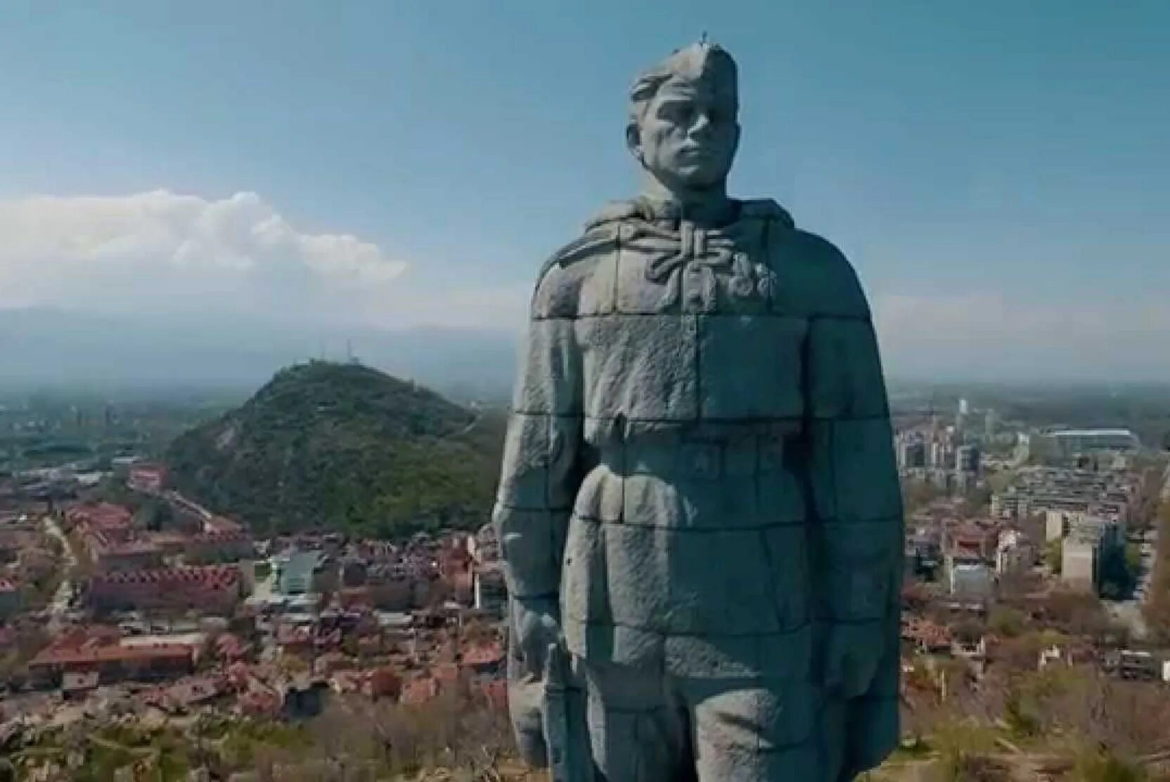 Памятник алеше в болгарии. Памятник алёше в Болгарии. Памятник в Болгарии русскому солдату Алеше. Алёша (памятник, Пловдив). Памятник советскому солдату в Болгарии Алеша.