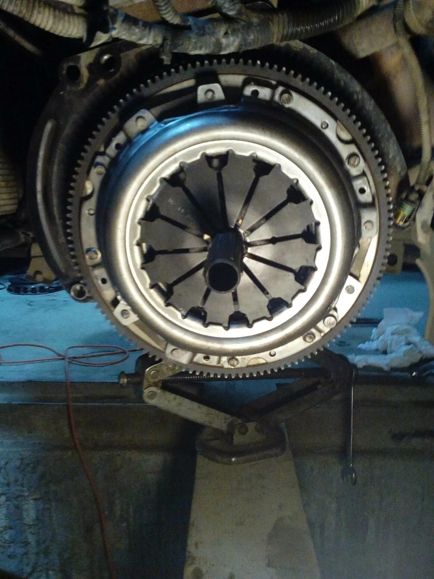 Калина 2 хэтчбек выжимной. Сцепление калина 1 8кл. Сцепление калина 2. Подшипник сцепления лада калина. Как поменять сцепление на калине 1.