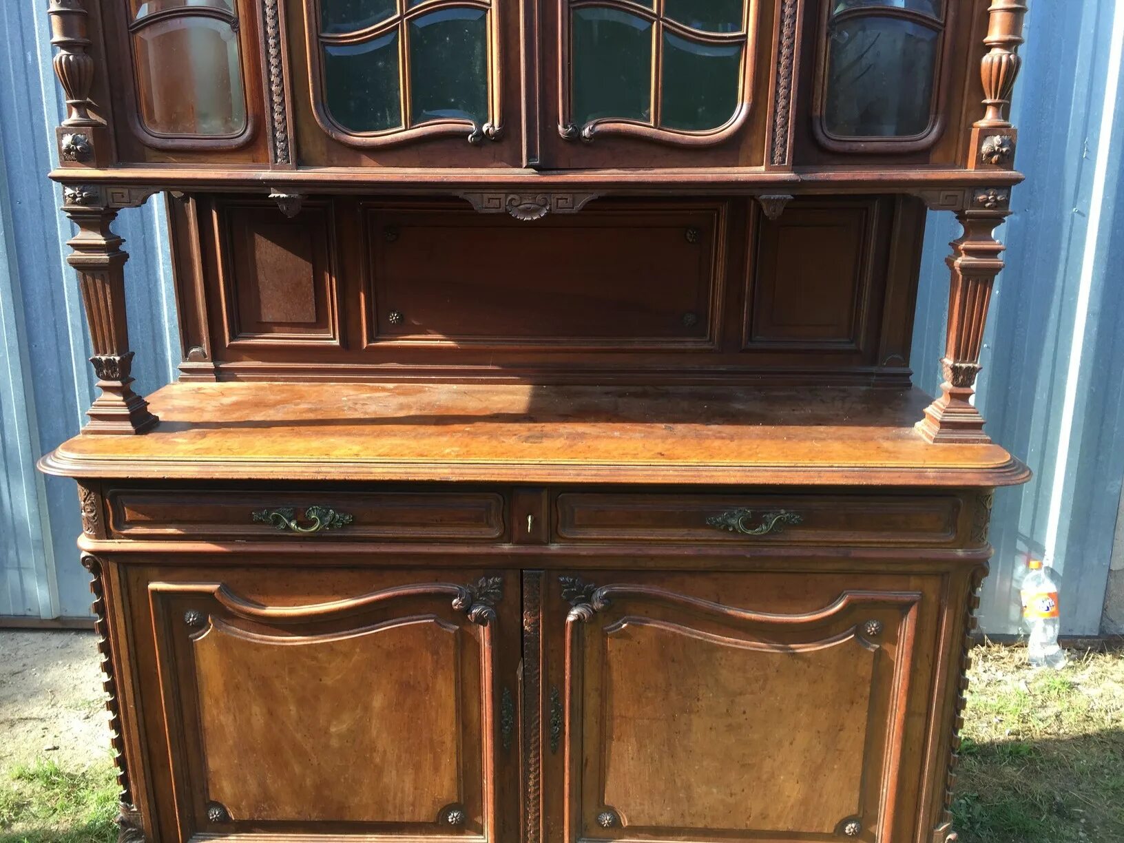 Старинный антикварный буфет стиль модерн. Старый буфет. Антикварный буфет 1920-1950. Буфет сталинский ампир. Антикварный сервант.