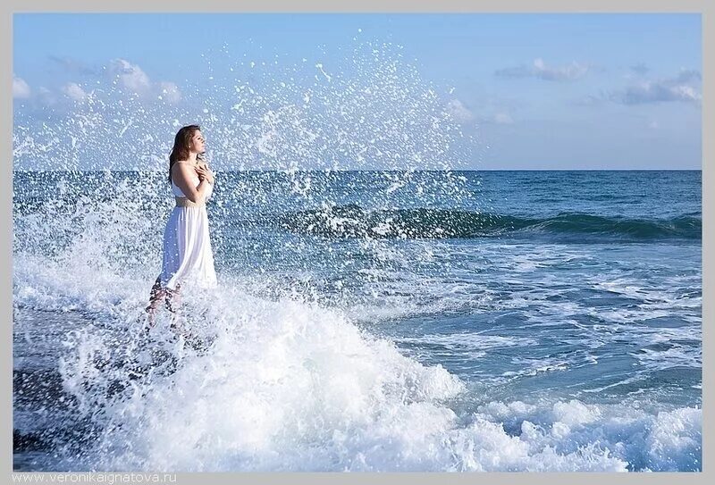 волна серфинг. плывущее по волнам 5. плывущее по волнам 5. дейзи бегущая по волнам.