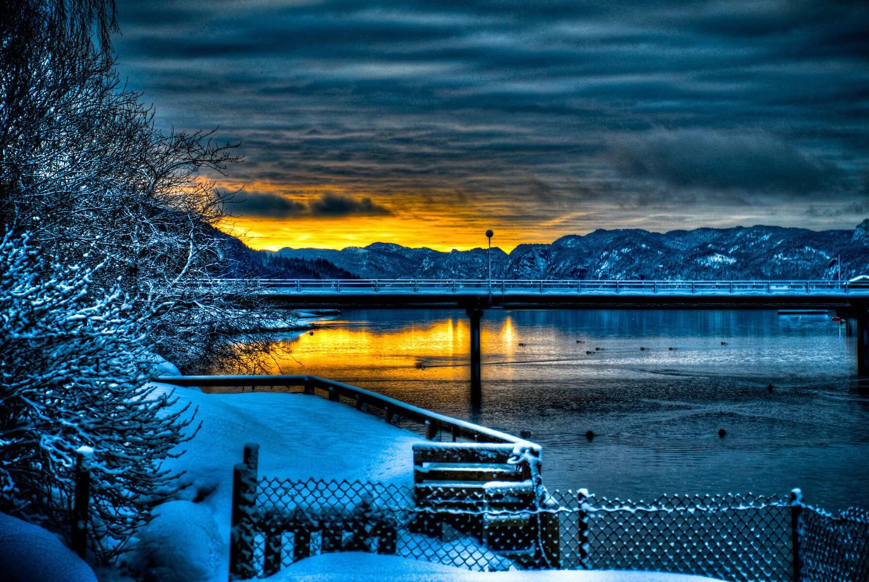 рабочий стол для планшета. фиолетовый закат. картинки на заставку компьютера. голубое озеро канада. новая зеландия горы.