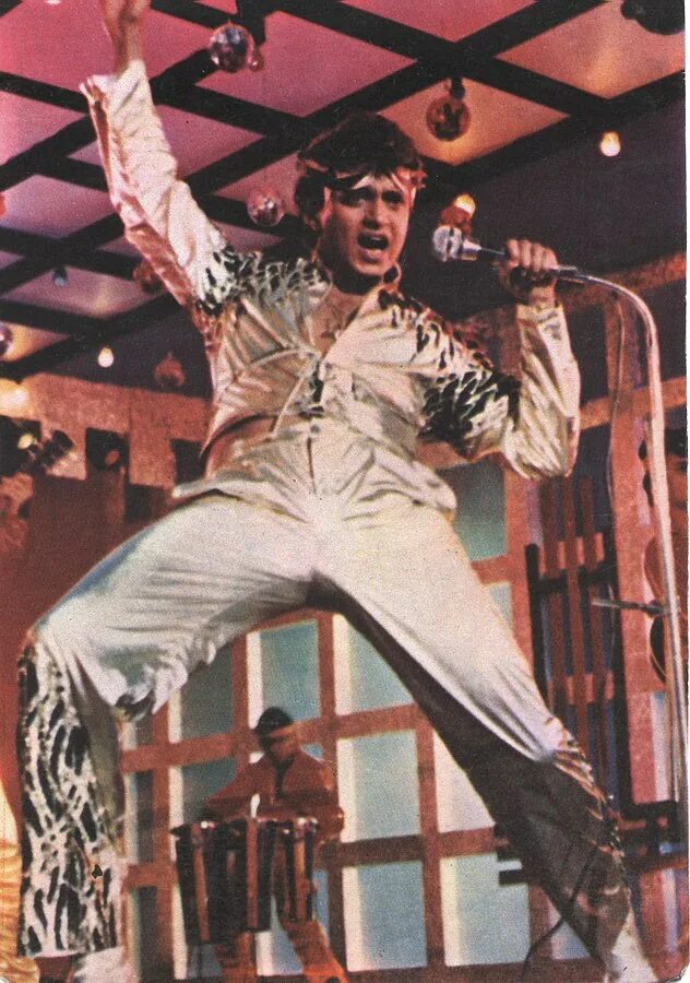 Кф танцор диско. Кф танцор диско. Танцор диско фильм 1982 2. Кф танцор диско. Митхун чакраборти в фильме танцор диско.