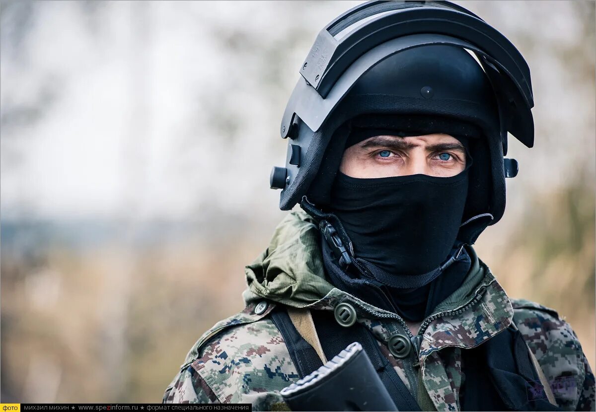 Парень омон. Балаклава спецназа СОБР. Балаклава Ратник.