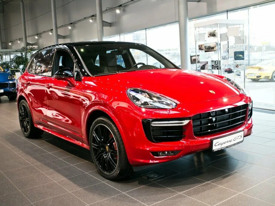 Порше кайен стоимость. Красный Порше Кайен 2021. Porsche Cayenne 2021 красный. Porsche Cayenne GTS красный. Порше Кайен 958 красный.