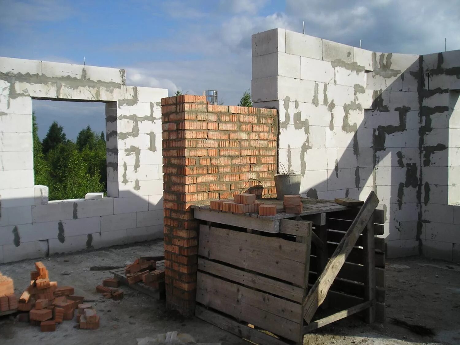 Кирпичная кладка шахты вентиляционной. Вентиляция в доме из газосиликатных блоков. Вентканал в стене 250 мм. Газобетонные блоки для вентканалов д1000. Вентиляционные каналы в доме из газоблока.