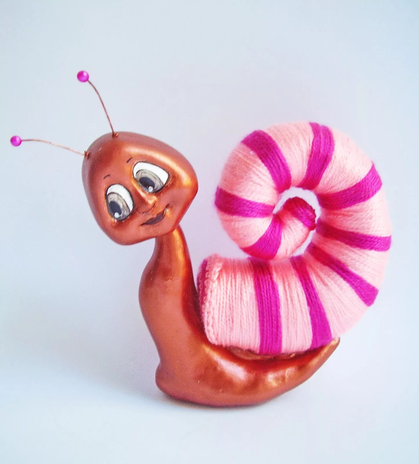 Пластилиновая улитка. Улитка из глины. Поделка улитка. Как сделать улитку. Пластилин поделки.