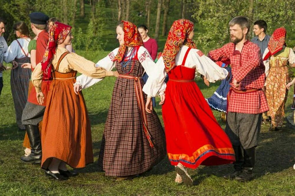 Троицкие гуляния в василево. Празднование красной горки. Красная горка красная горка. Красная горка место. Традиции красной горки.