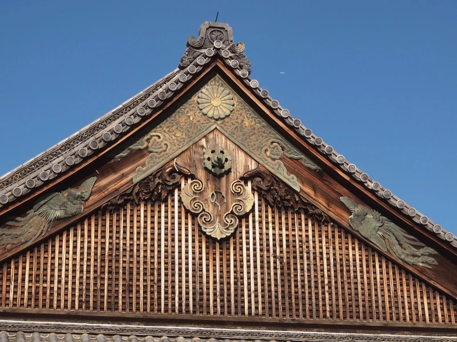 Крыша дворца. Зимний дворец санкт-петербург крыша. Растрелли архитектура зимний дворец. Балюстрада зимнего дворца в санкт-петербурге. Статуи на зимнем дворце санкт-петербург.