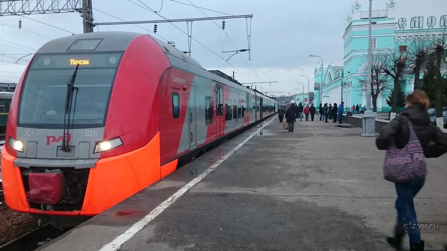 Поезд Ласточка Москва Смоленск. ЖД вокзал Смоленск Ласточка. Поезд Ласточка Смоленск. Электричка Москва Смоленск Ласточка. От москвы до смоленска поезд часов