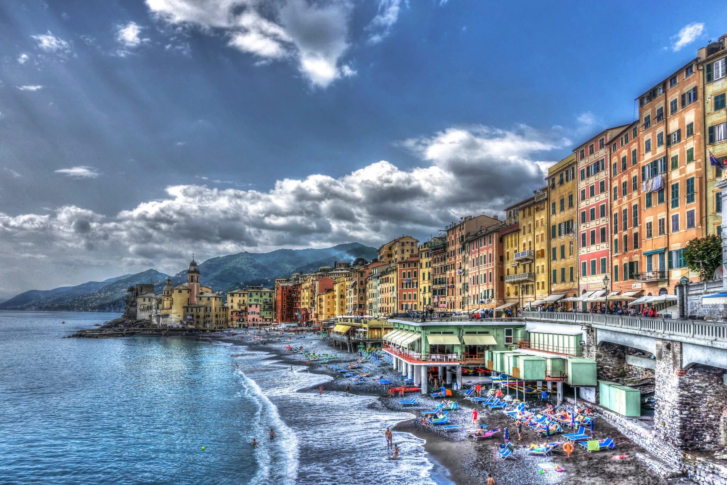 Как называется город на берегу. Camogli италия. город камольи в италии. камольи италия пляж. италия океан лигурия.