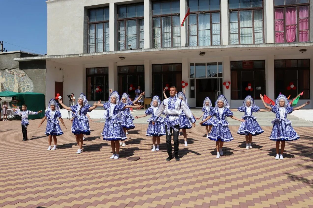 Погода в слободзее. Село Кицканы Приднестровье. Дом культуры Слободзея русская часть. Кицканы день села. Днестровск на праздники.